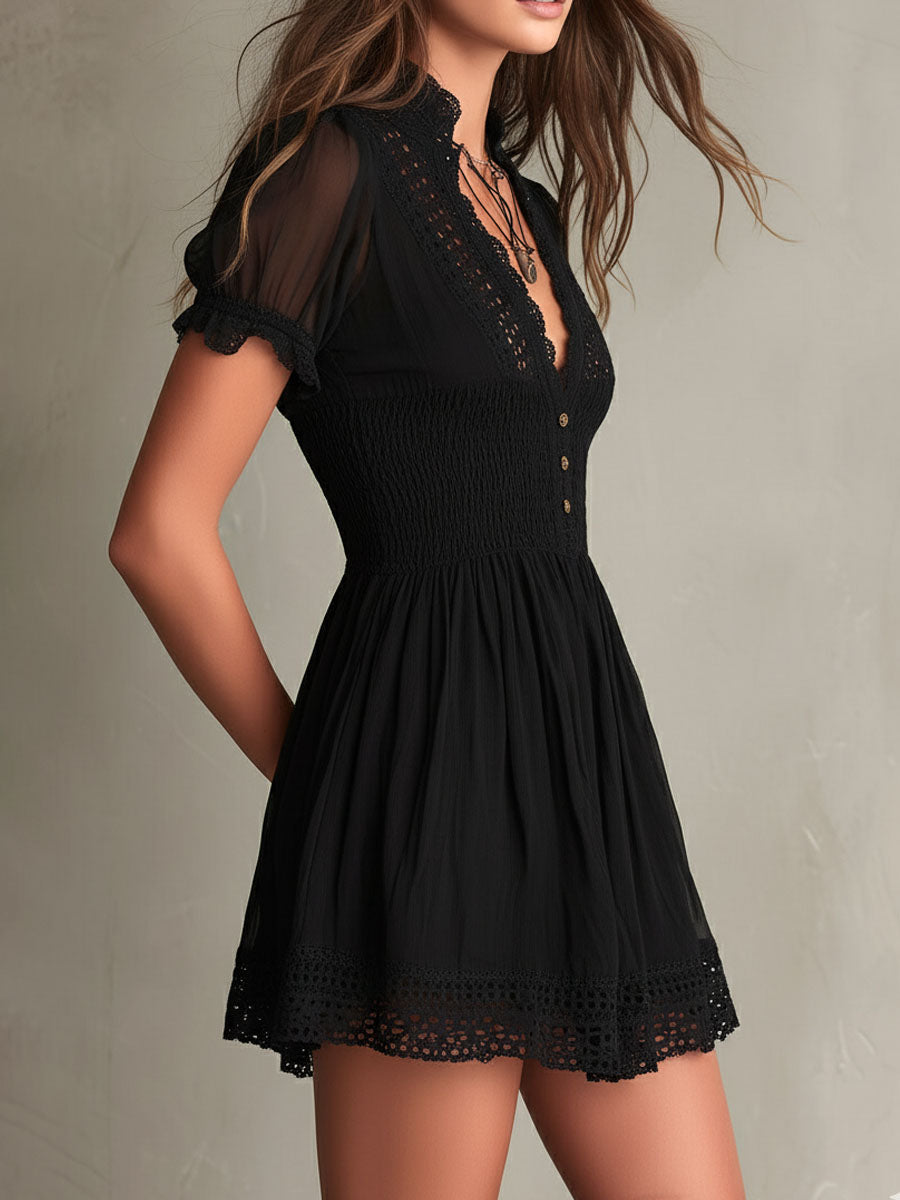 Vestido mini negro con frunce y ribete de encaje Classic Muse